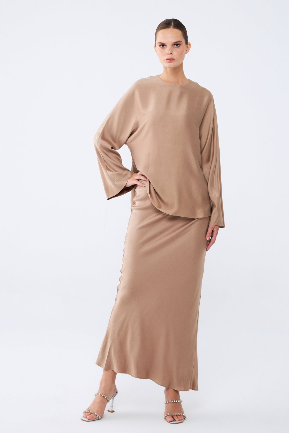 Liora Blouse – %100 İpek Yarasa Kollu Kadın Bluz Stone Taupe | Noorvien