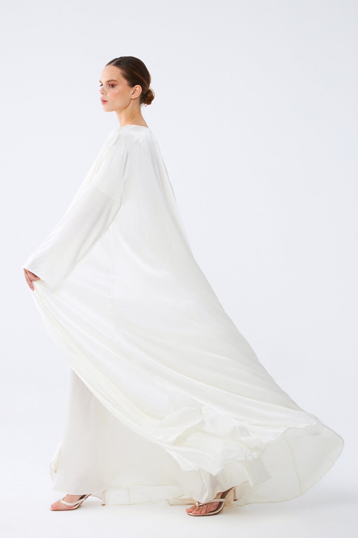 Selene Abaya | %100 İpek Lüks Kadın Abaya Soft Cream | Noorvien