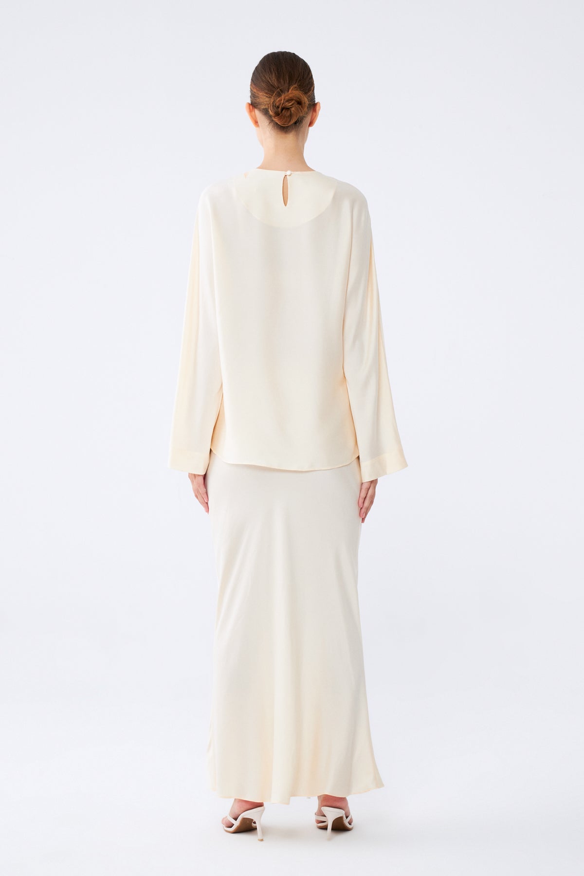 Liora Blouse – %100 İpek Yarasa Kollu Kadın Bluz Soft Cream | Noorvien